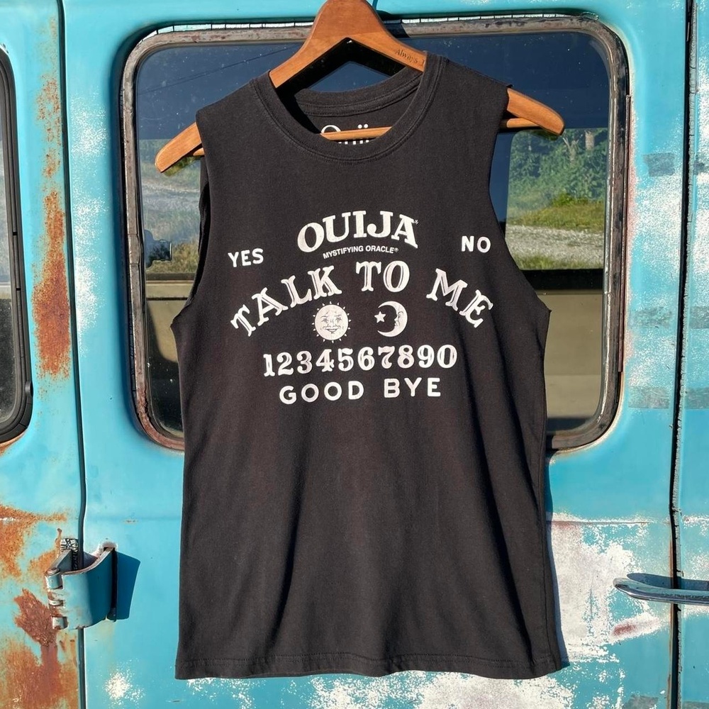 Retro witchy graphic t-shirt w/ cut-off sleeves. Women’s size medium by ouija.